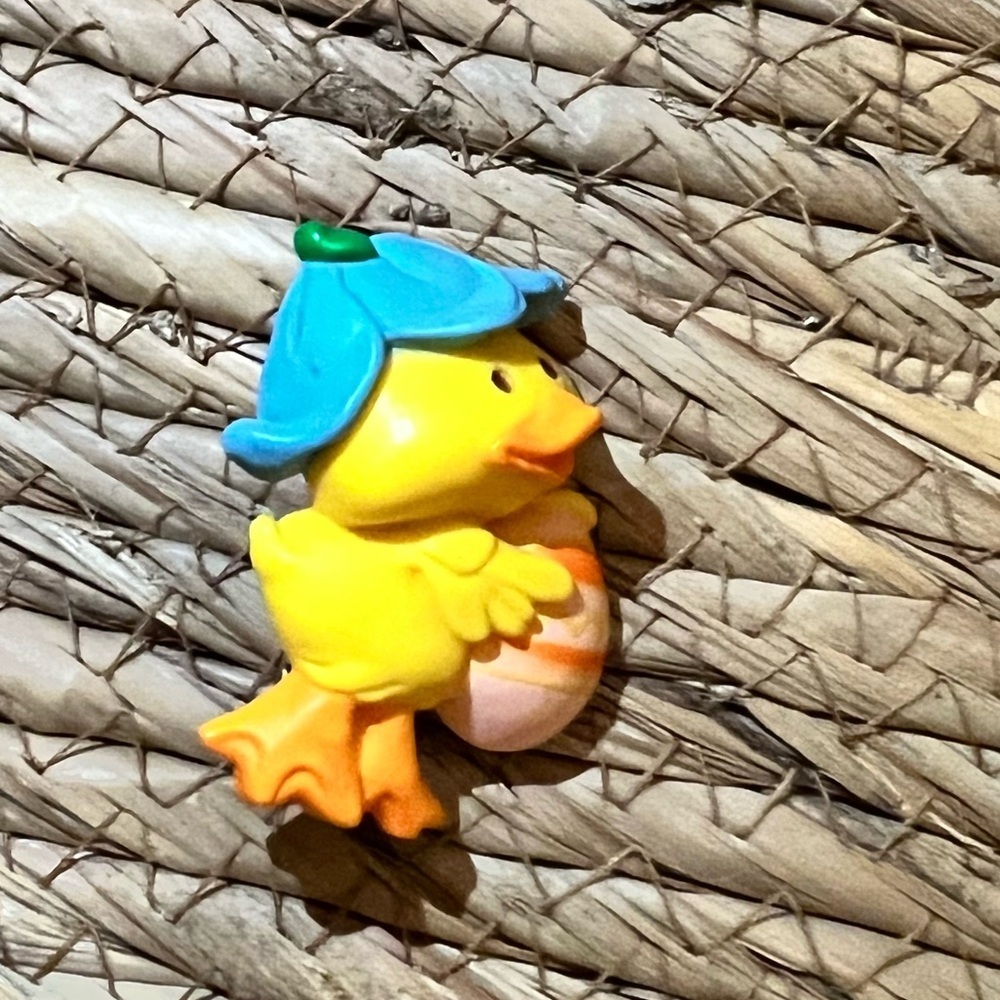 Hallmark Easter Chic Chick in a hat with an Egg Brooch or Lapel Pin - Picture 2 of 3